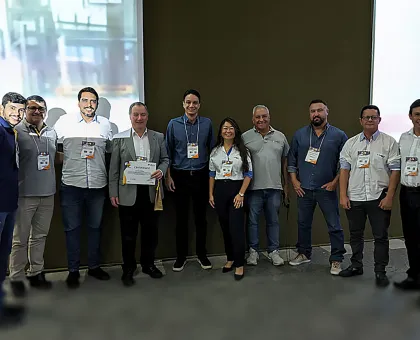 Equipes Planalto Postura e Lohmann Breeders.